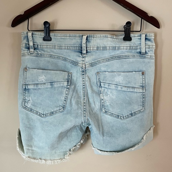 Eighty Two Denim Jean Shorts Light Wash Size 7 - Picture 2 of 7